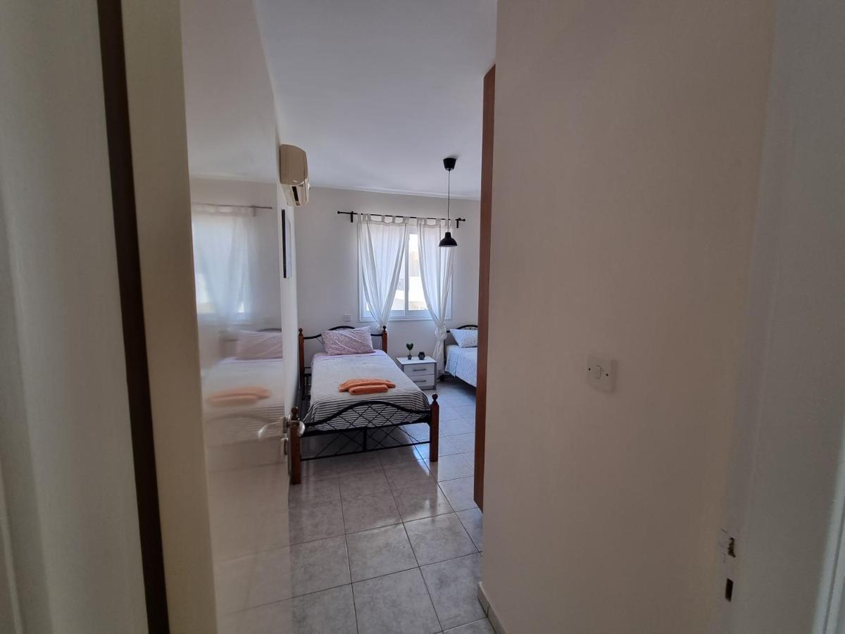 Ancient Paphos - Cozy Place Next To The Sea, Marina, Historical Sites, Buses, Mall, And Market Esterno foto