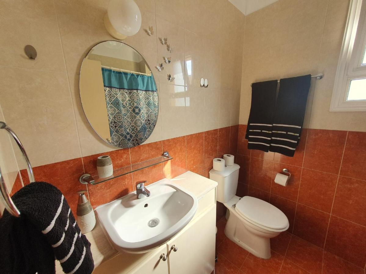 Ancient Paphos - Cozy Place Next To The Sea, Marina, Historical Sites, Buses, Mall, And Market Esterno foto